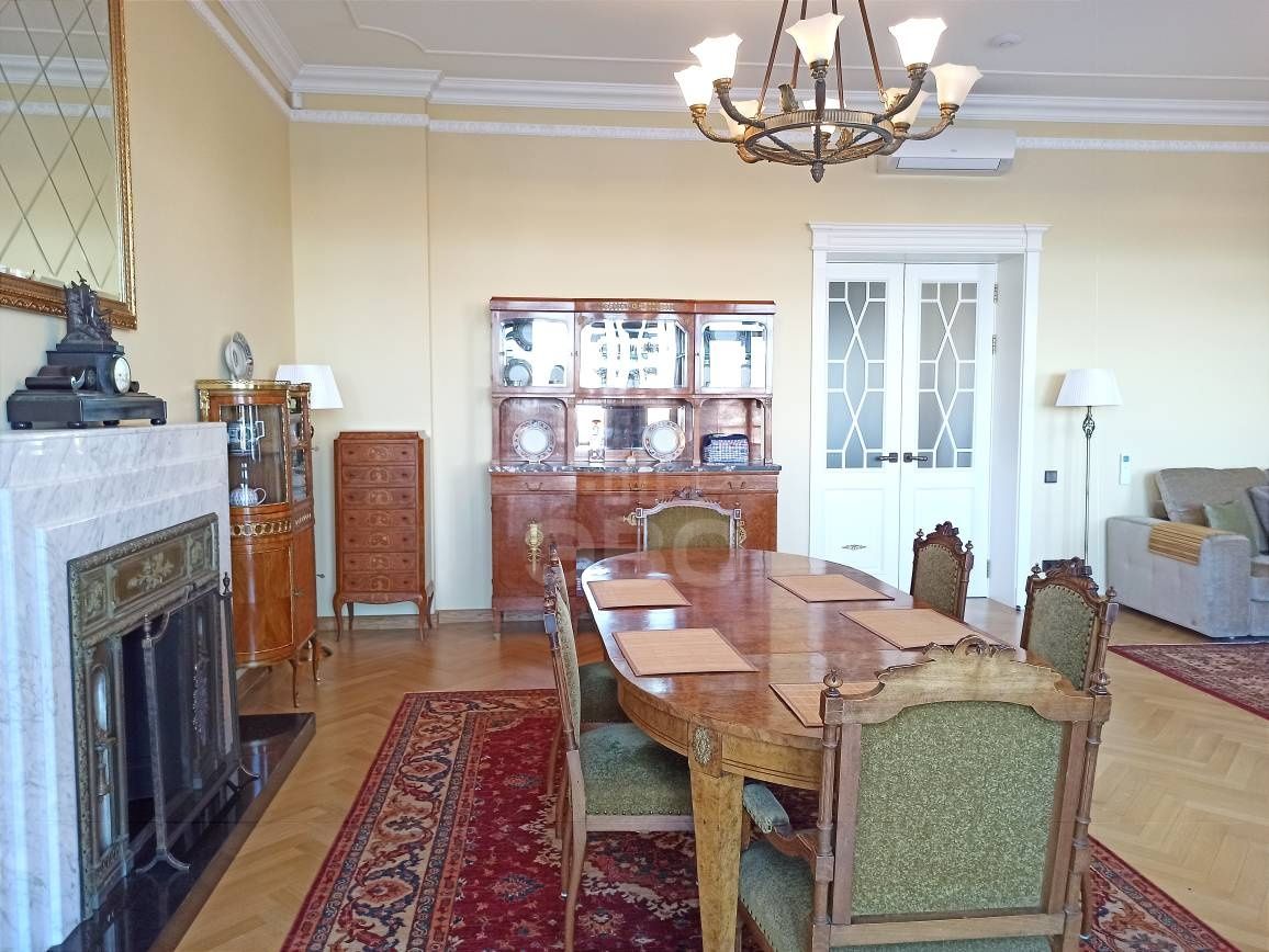 двухкомнатная квартира в Санкт-Петербурге по адресу: Миллионная ул., 15, литера Б