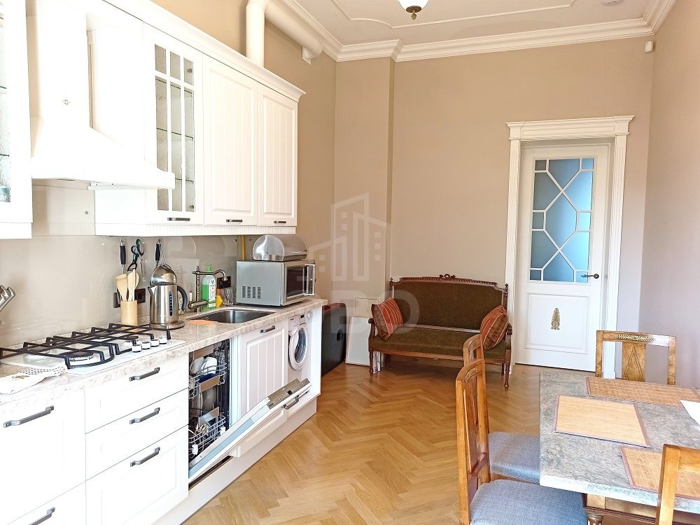 двухкомнатная квартира в Санкт-Петербурге по адресу: Миллионная ул., 15, литера Б