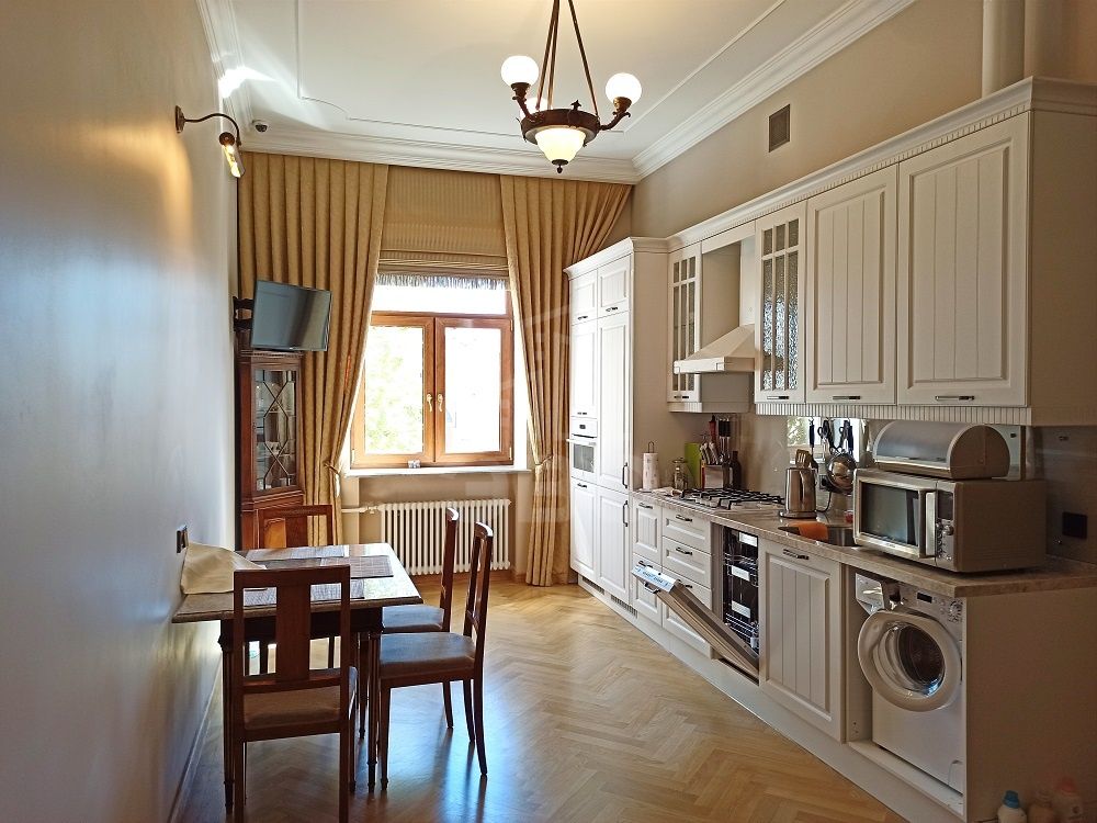 двухкомнатная квартира в Санкт-Петербурге по адресу: Миллионная ул., 15, литера Б