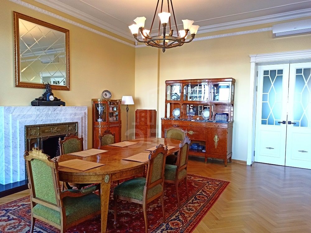 двухкомнатная квартира в Санкт-Петербурге по адресу: Миллионная ул., 15, литера Б