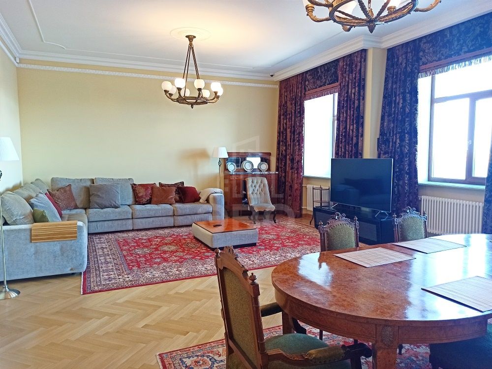 двухкомнатная квартира в Санкт-Петербурге по адресу: Миллионная ул., 15, литера Б