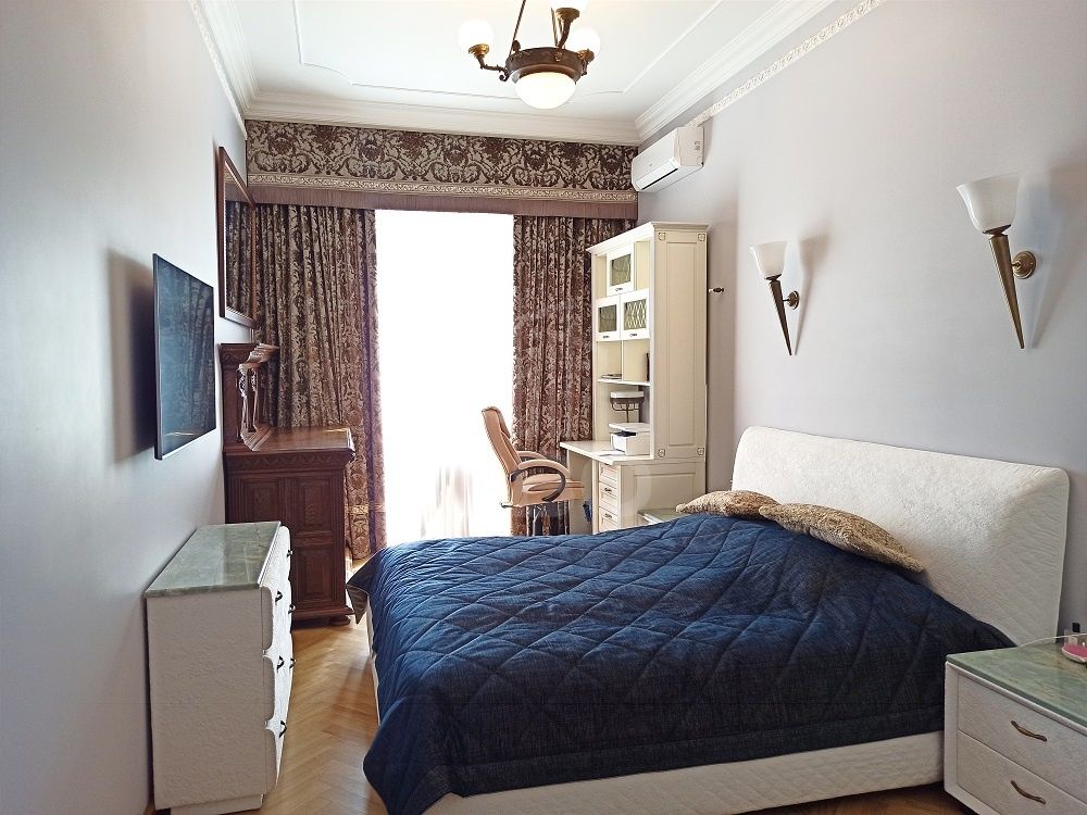 двухкомнатная квартира в Санкт-Петербурге по адресу: Миллионная ул., 15, литера Б