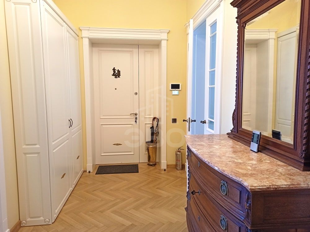 двухкомнатная квартира в Санкт-Петербурге по адресу: Миллионная ул., 15, литера Б