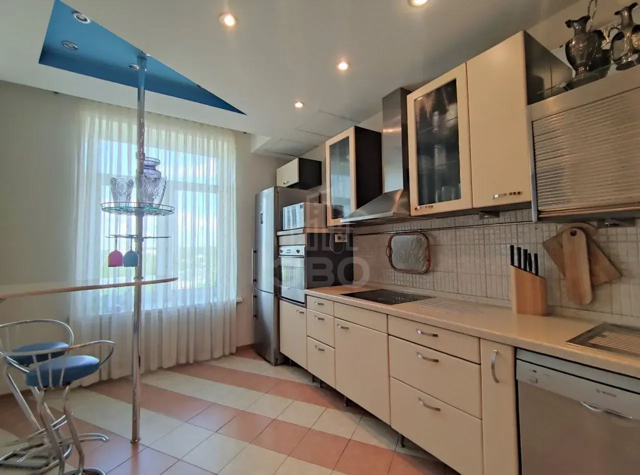 четырехкомнатная квартира в Санкт-Петербурге по адресу: Земский пер., 11, к 1, литера А