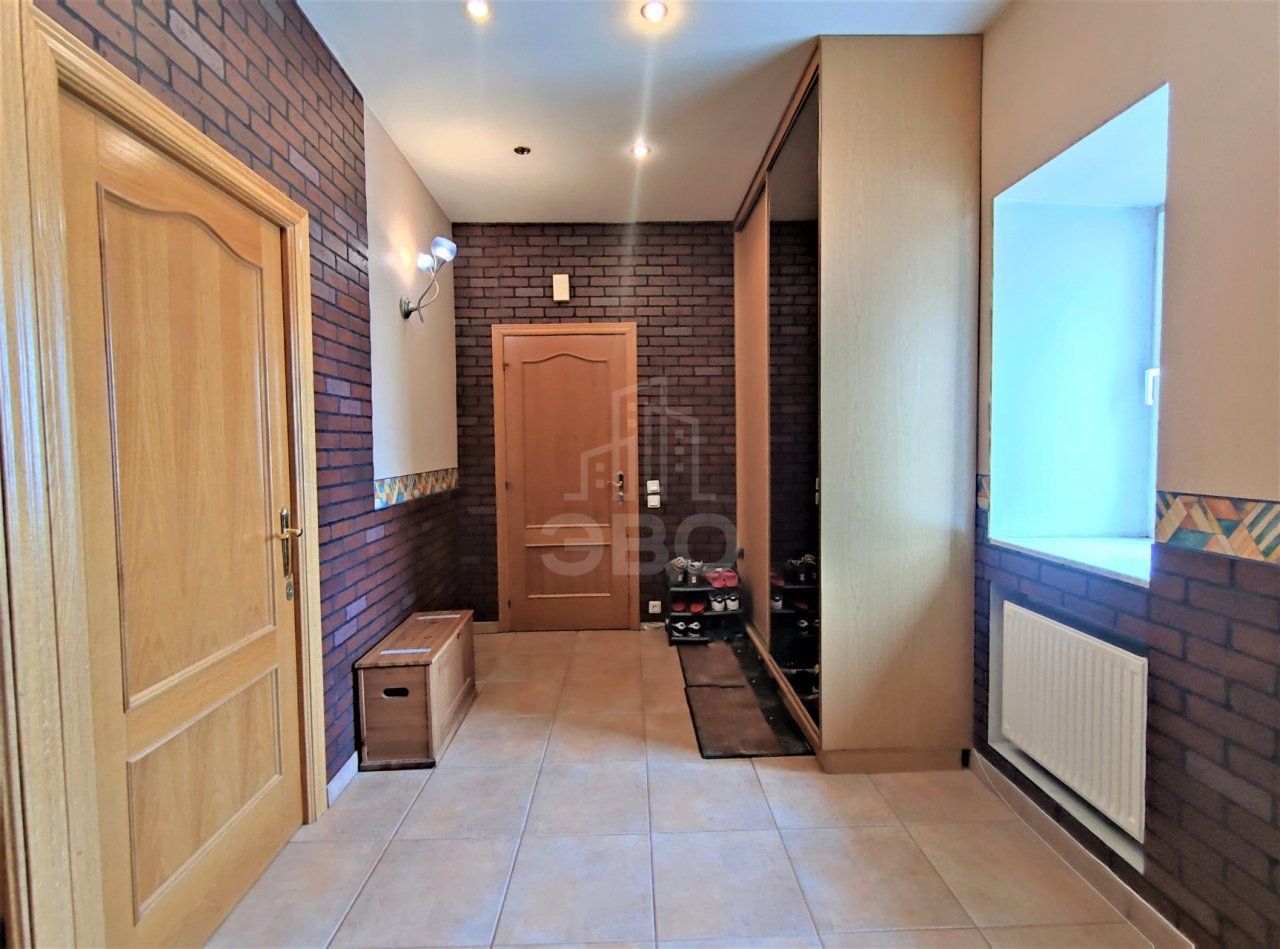 трехкомнатная квартира в Санкт-Петербурге по адресу: Смольный проспект, 9, литера А