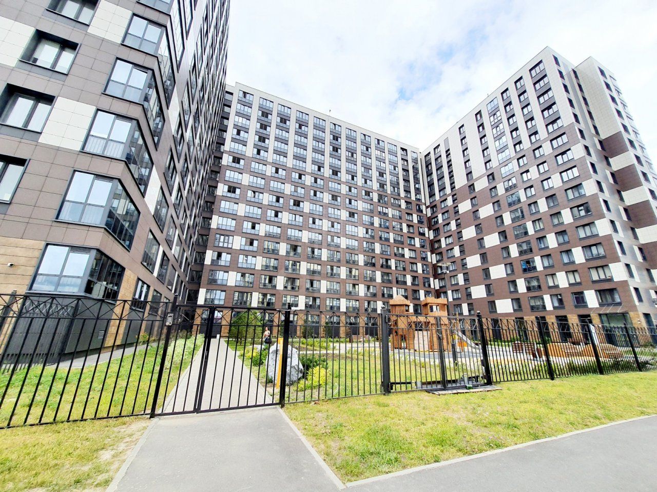 однокомнатная квартира в Санкт-Петербурге по адресу: Октябрьская наб., 34, к 5