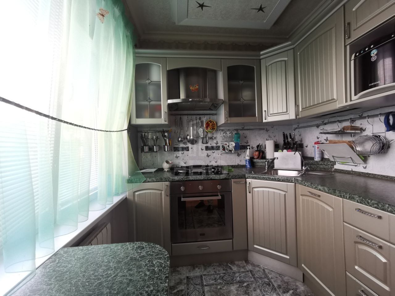 трехкомнатная квартира в Санкт-Петербурге по адресу: Белы Куна ул., 20, к 3