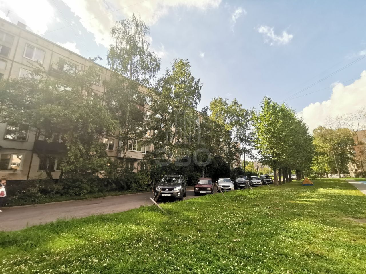 трехкомнатная квартира в Санкт-Петербурге по адресу: Белы Куна ул., 20, к 3