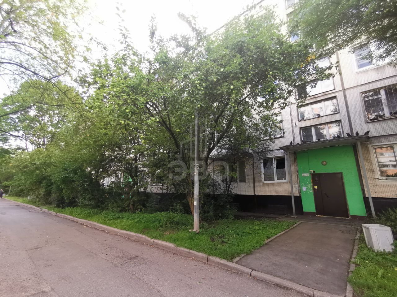 трехкомнатная квартира в Санкт-Петербурге по адресу: Белы Куна ул., 20, к 3