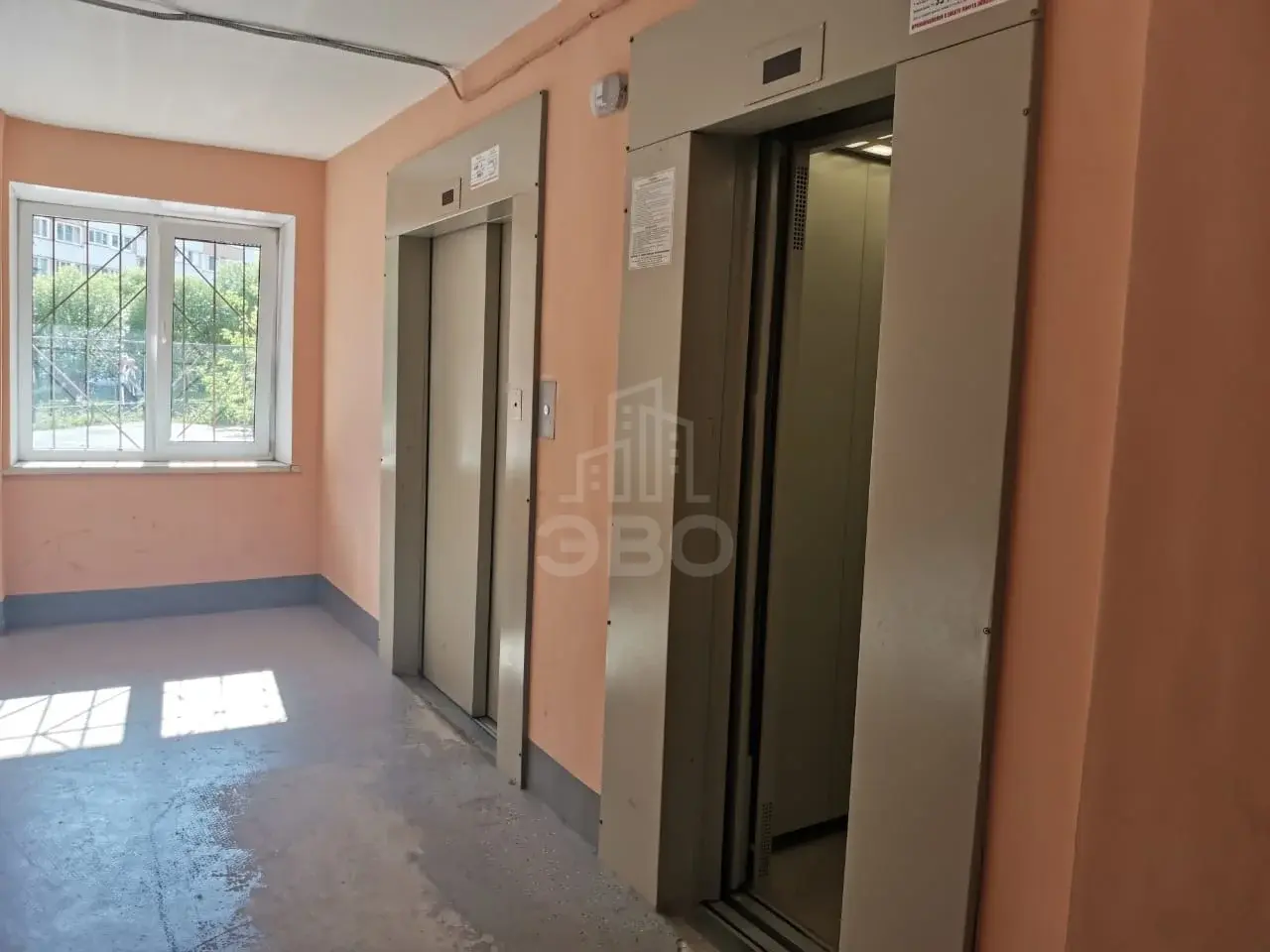 трехкомнатная квартира в Санкт-Петербурге по адресу: Стачек проспект, 105, к 2
