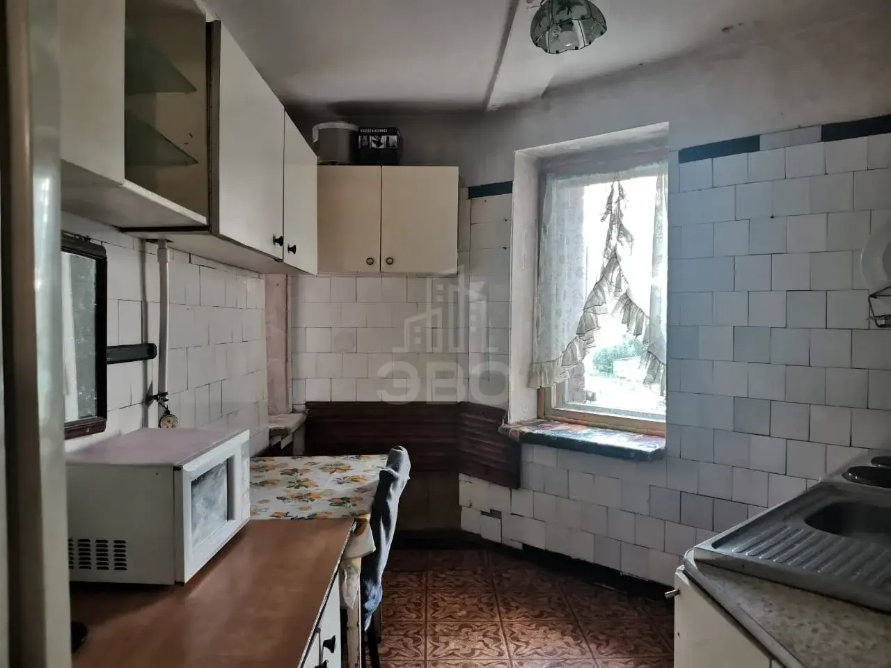трехкомнатная квартира в Санкт-Петербурге по адресу: Стачек проспект, 105, к 2