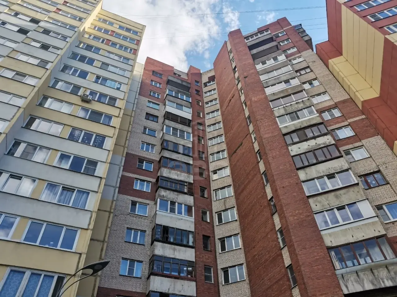 трехкомнатная квартира в Санкт-Петербурге по адресу: Стачек проспект, 105, к 2