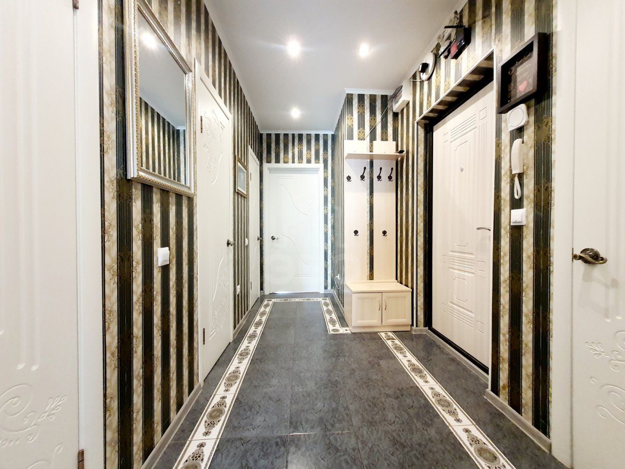 двухкомнатная квартира в Санкт-Петербурге по адресу: Мебельная ул., 19, к 2