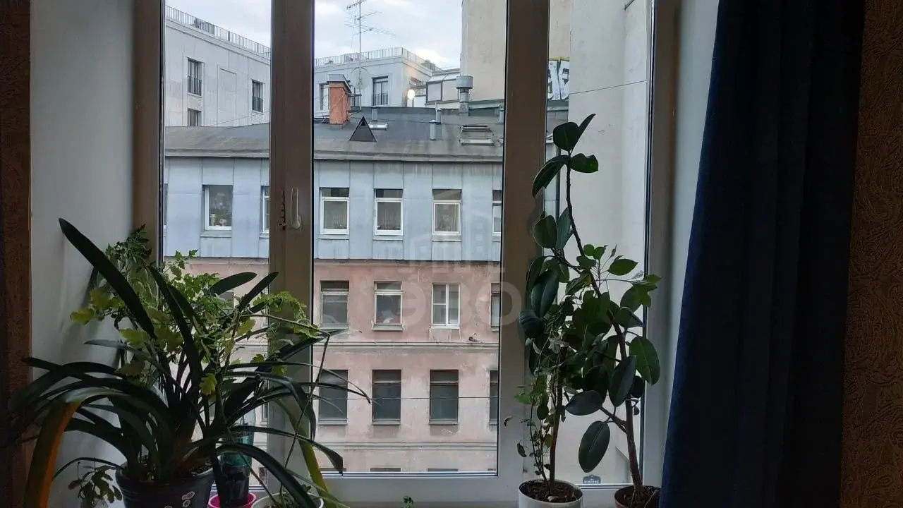 трехкомнатная квартира в Санкт-Петербурге по адресу: Моисеенко ул., 8-10