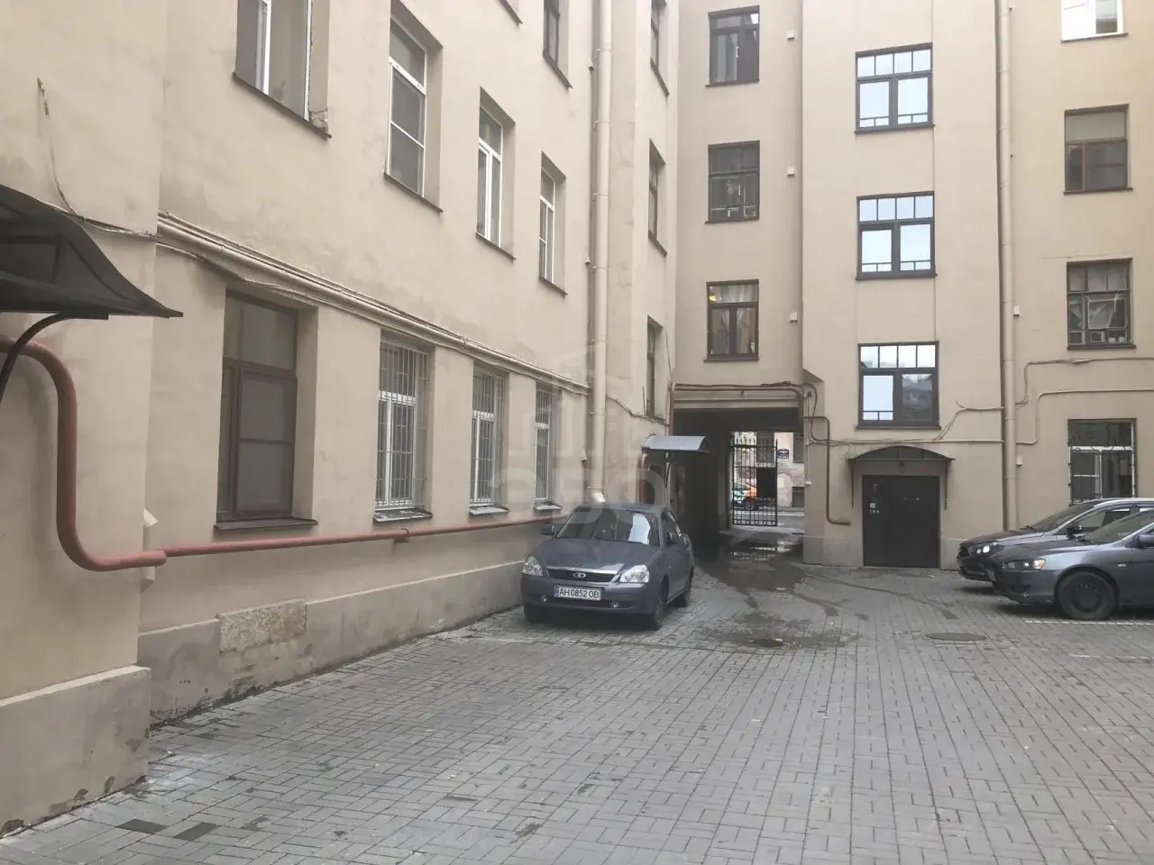 трехкомнатная квартира в Санкт-Петербурге по адресу: Моисеенко ул., 8-10