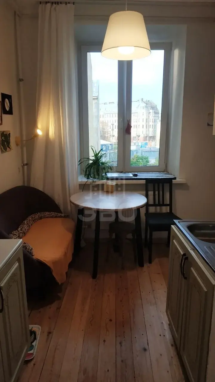 трехкомнатная квартира в Санкт-Петербурге по адресу: Моисеенко ул., 8-10