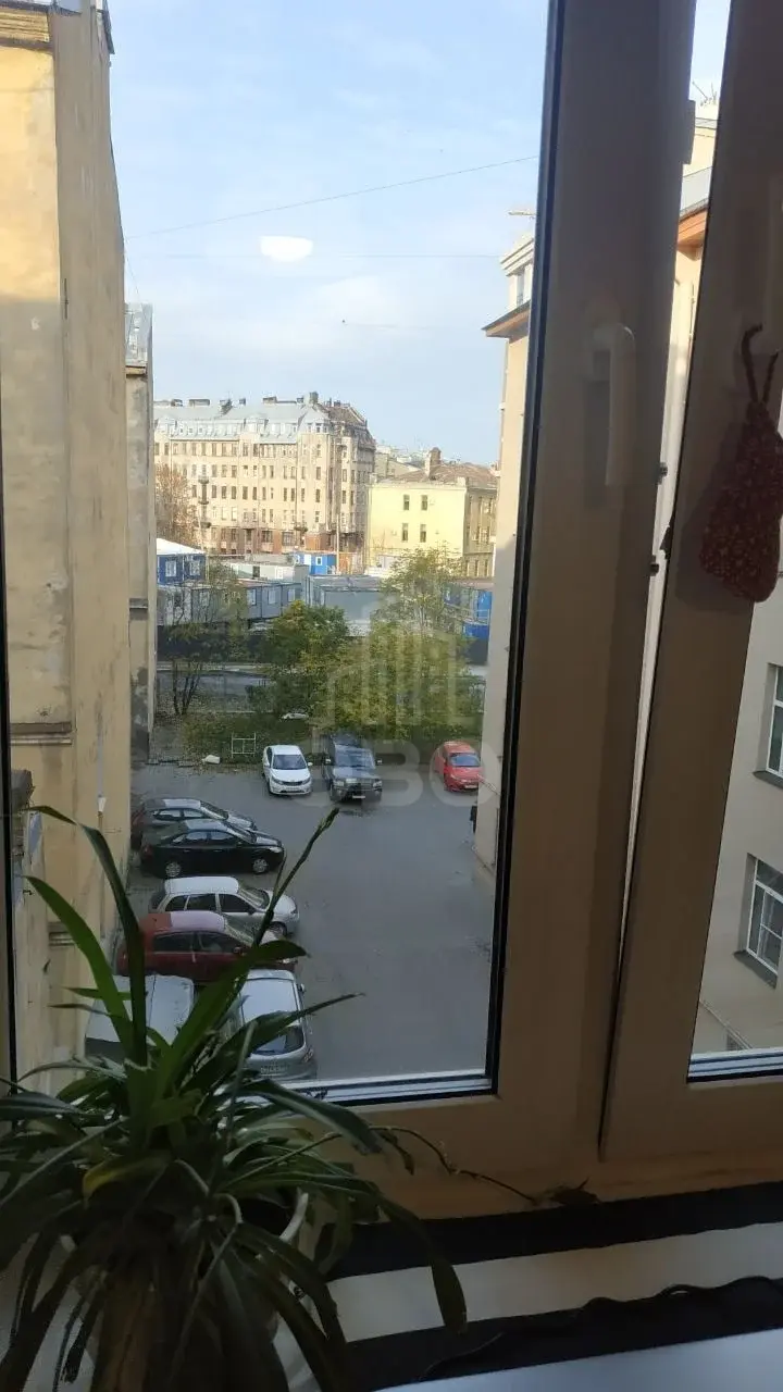 трехкомнатная квартира в Санкт-Петербурге по адресу: Моисеенко ул., 8-10