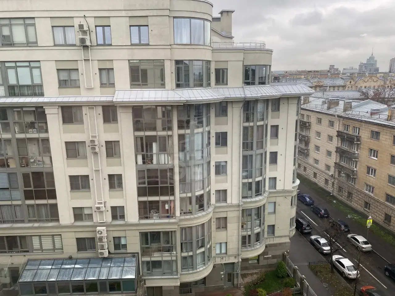 трехкомнатная квартира в Санкт-Петербурге по адресу: Большая Посадская ул., 12