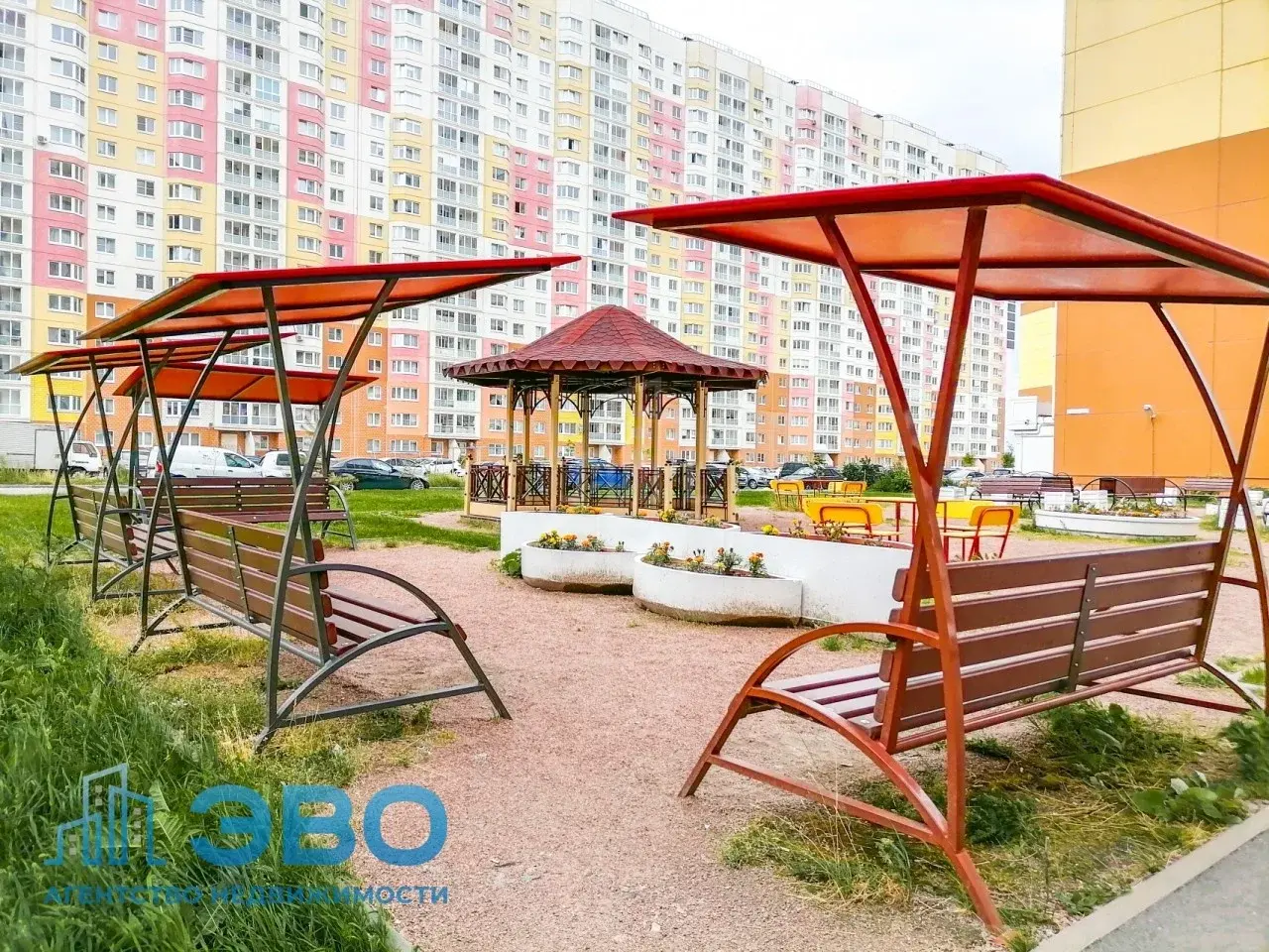 однокомнатная квартира в Санкт-Петербурге по адресу: Глухарская ул., 27, к 1