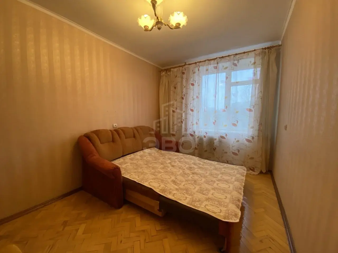 трехкомнатная квартира в Санкт-Петербурге по адресу: Космонавтов проспект, 44