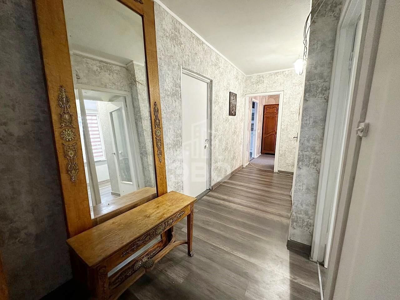 трехкомнатная квартира в Санкт-Петербурге по адресу: Художников проспект, 27, к 1