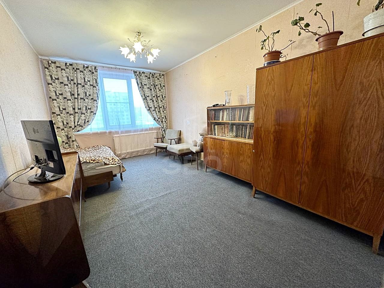 трехкомнатная квартира в Санкт-Петербурге по адресу: Художников проспект, 27, к 1