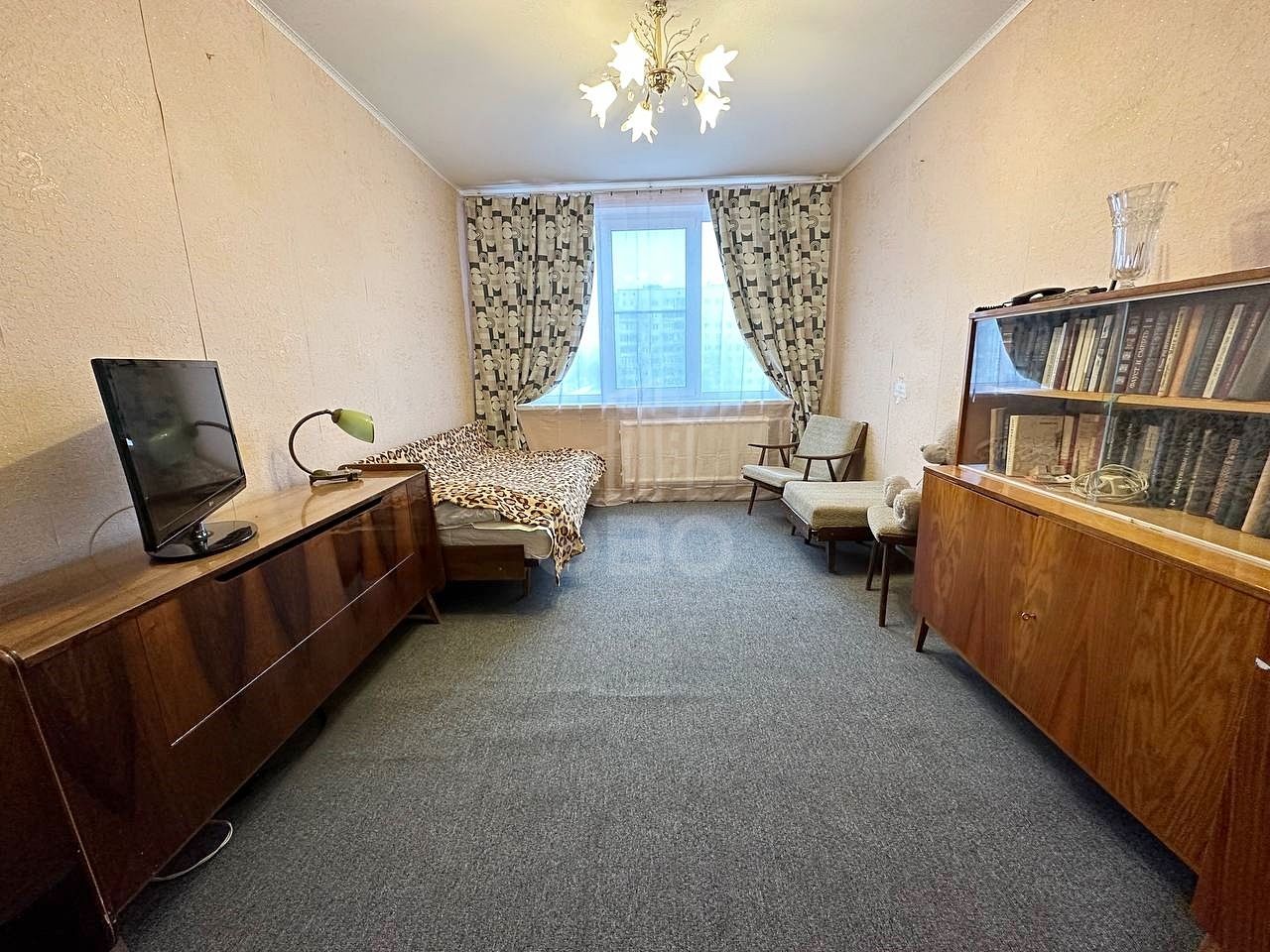 трехкомнатная квартира в Санкт-Петербурге по адресу: Художников проспект, 27, к 1