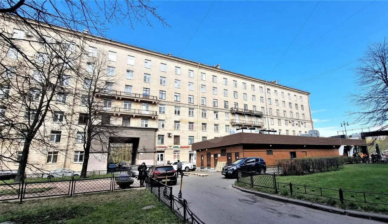 трехкомнатная квартира в Санкт-Петербурге по адресу: Московский проспект, 195