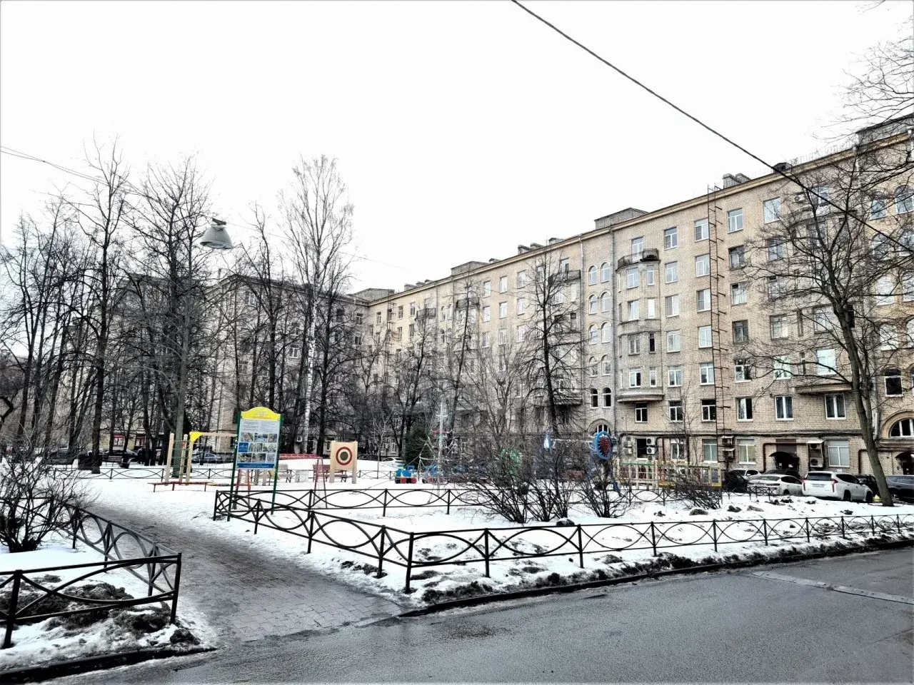 трехкомнатная квартира в Санкт-Петербурге по адресу: Московский проспект, 195