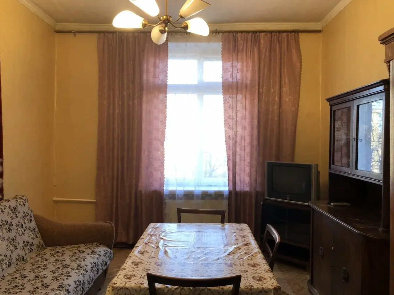комната в Санкт-Петербурге по адресу: Полярников ул., 5