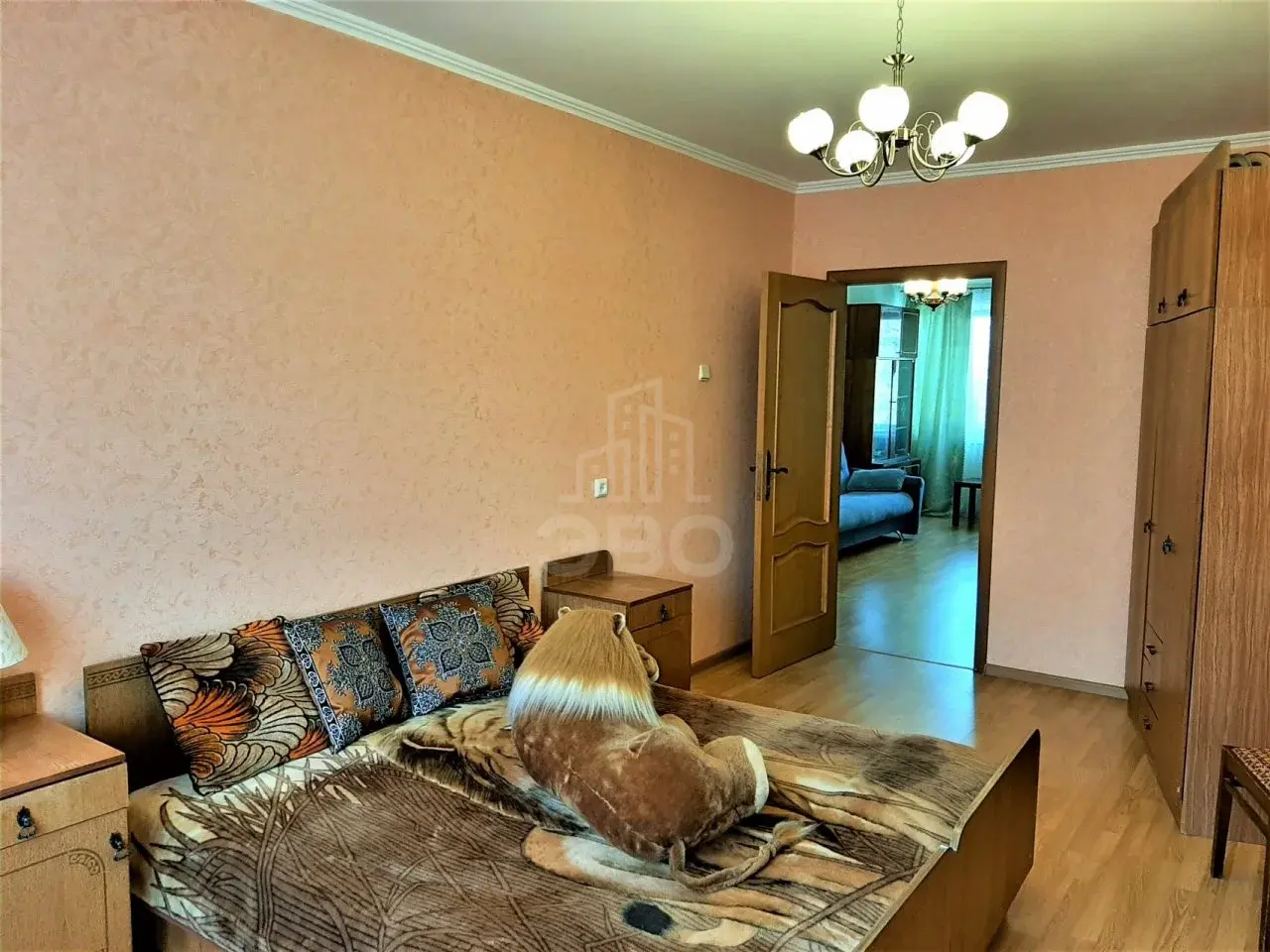 трехкомнатная квартира в Санкт-Петербурге по адресу: Парашютная ул., 4, к 1