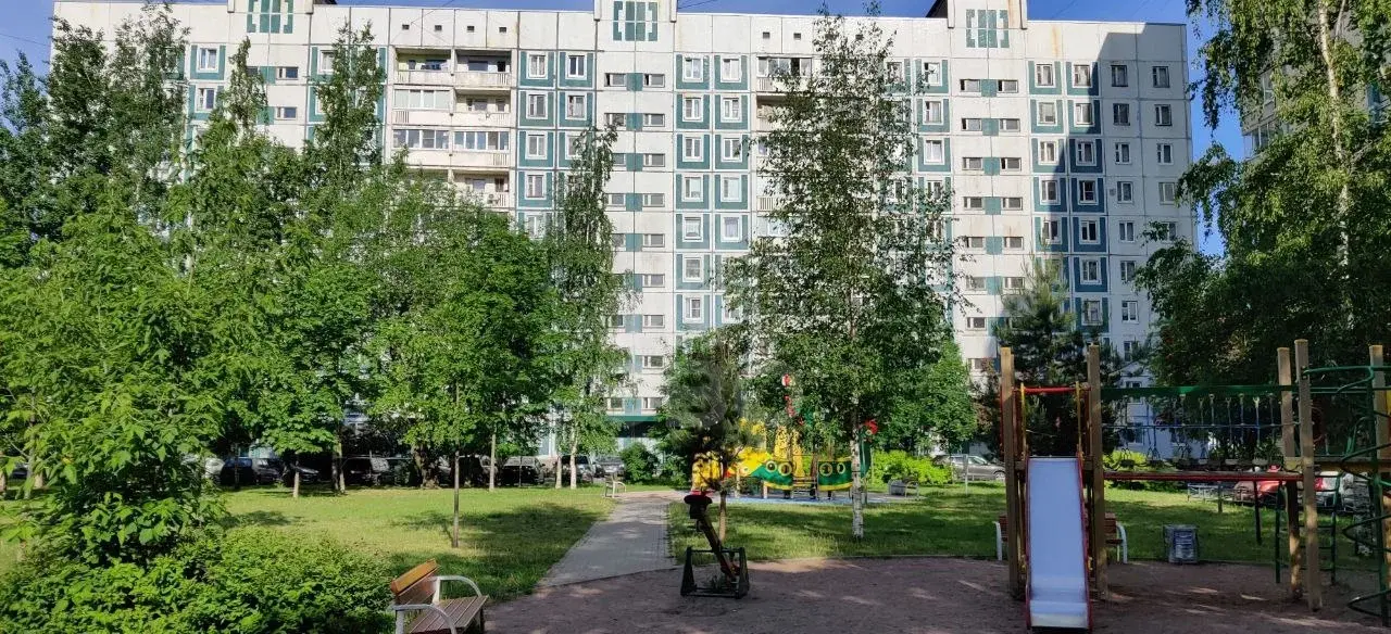 трехкомнатная квартира в Санкт-Петербурге по адресу: Камышовая ул., 16