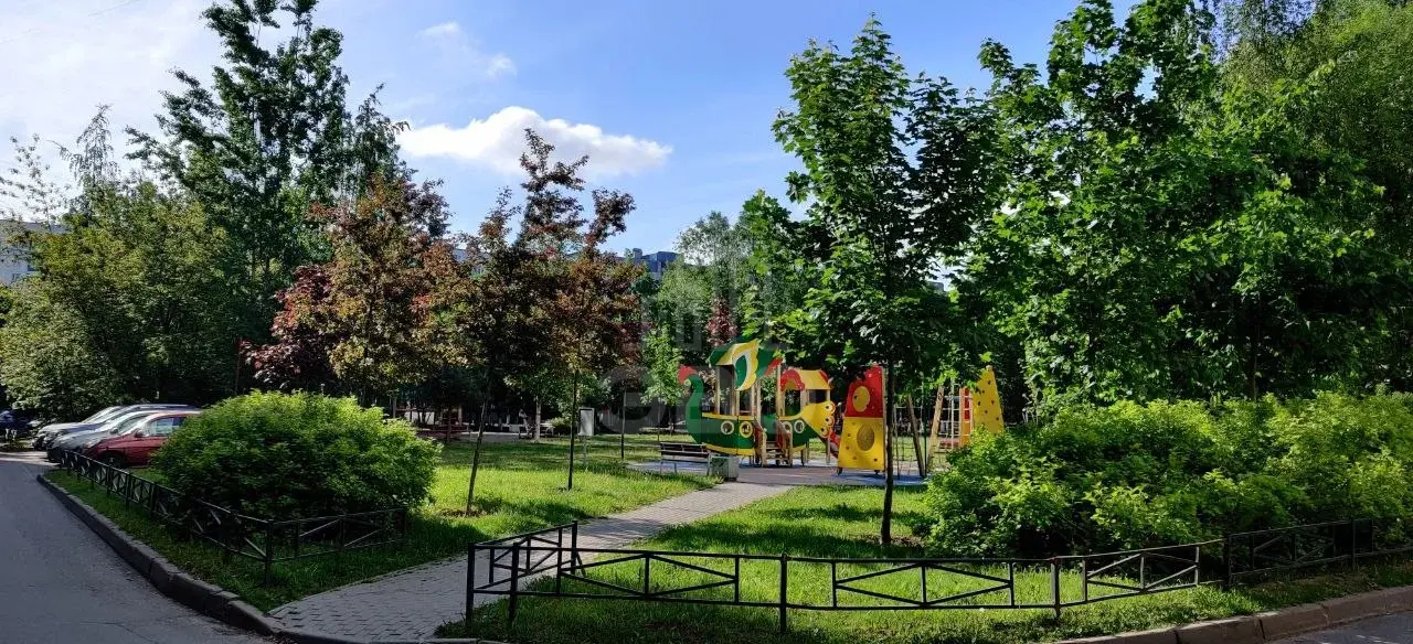 трехкомнатная квартира в Санкт-Петербурге по адресу: Камышовая ул., 16