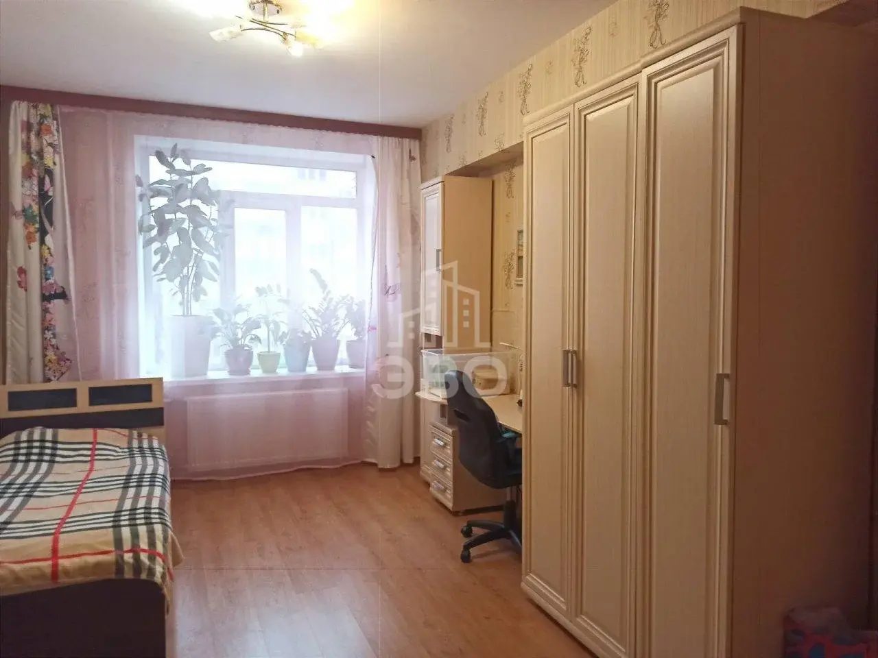 трехкомнатная квартира в Санкт-Петербурге по адресу: Руставели ул., 60