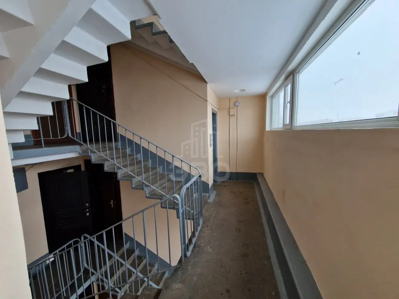 трехкомнатная квартира в Санкт-Петербурге по адресу: Белы Куна ул., 15, к 1, литера А