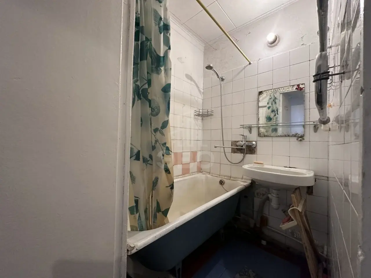 трехкомнатная квартира в Санкт-Петербурге по адресу: Тамбасова ул., 6, к 1