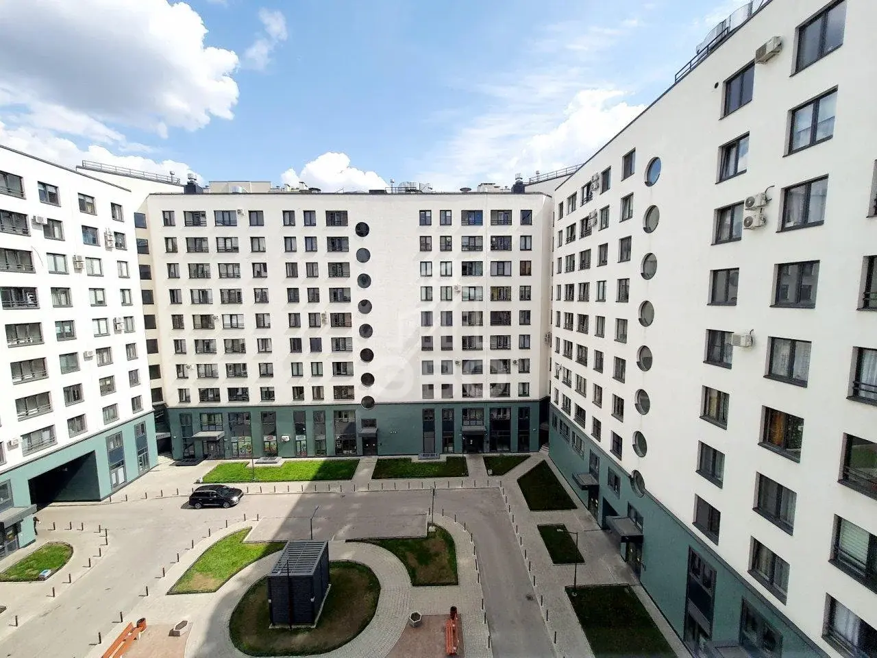 трехкомнатная квартира в Санкт-Петербурге по адресу: Парфеновская ул., 9, к 1