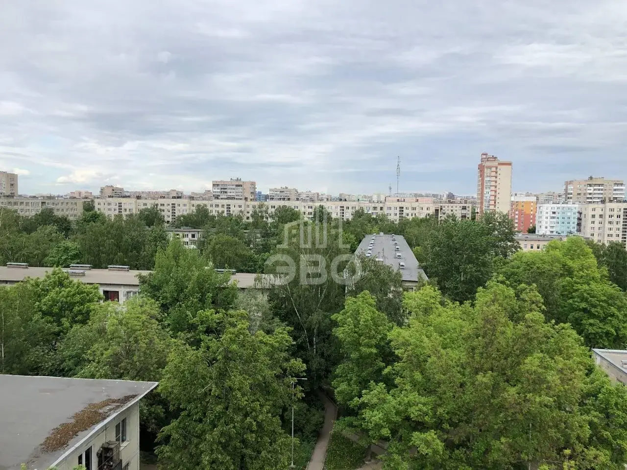 трехкомнатная квартира в Санкт-Петербурге по адресу: Крыленко ул., 15, к 2