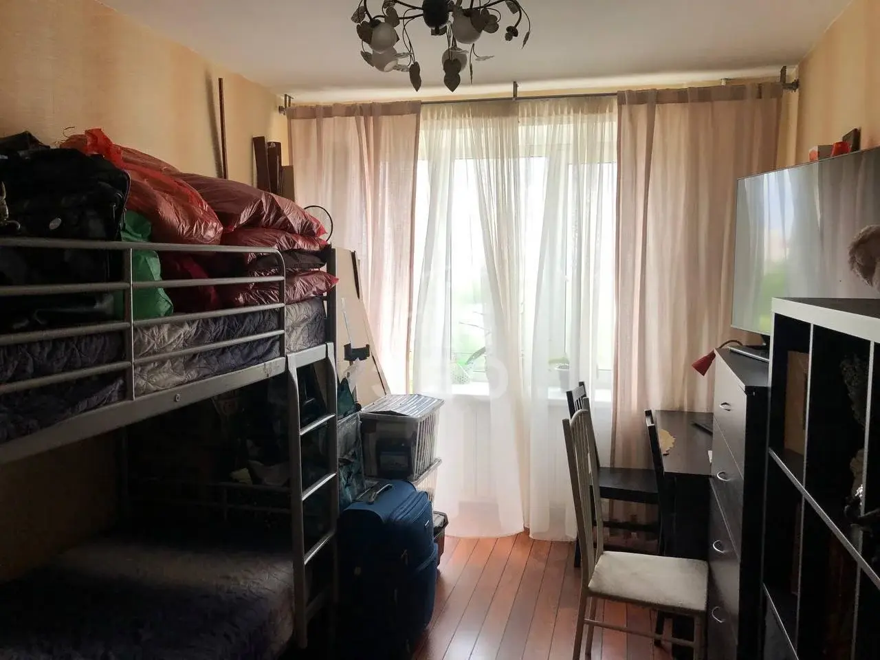 трехкомнатная квартира в Санкт-Петербурге по адресу: Крыленко ул., 15, к 2