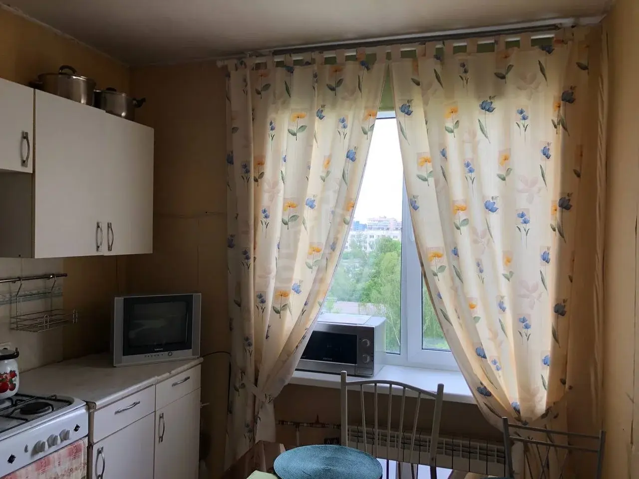трехкомнатная квартира в Санкт-Петербурге по адресу: Крыленко ул., 15, к 2