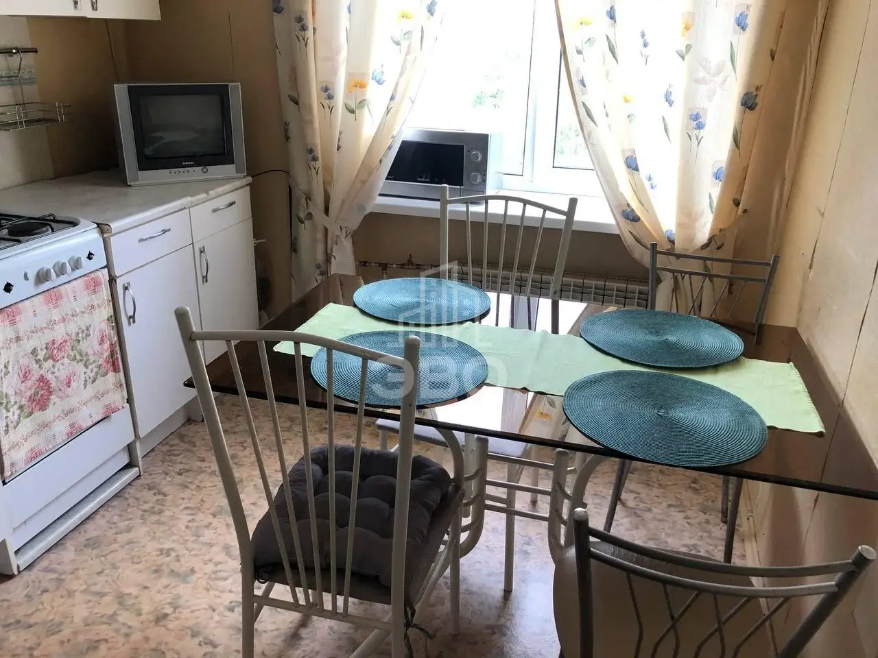 трехкомнатная квартира в Санкт-Петербурге по адресу: Крыленко ул., 15, к 2