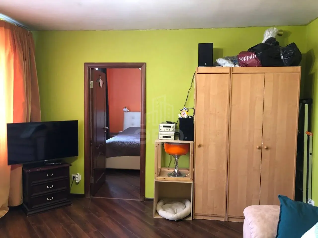 трехкомнатная квартира в Санкт-Петербурге по адресу: Крыленко ул., 15, к 2