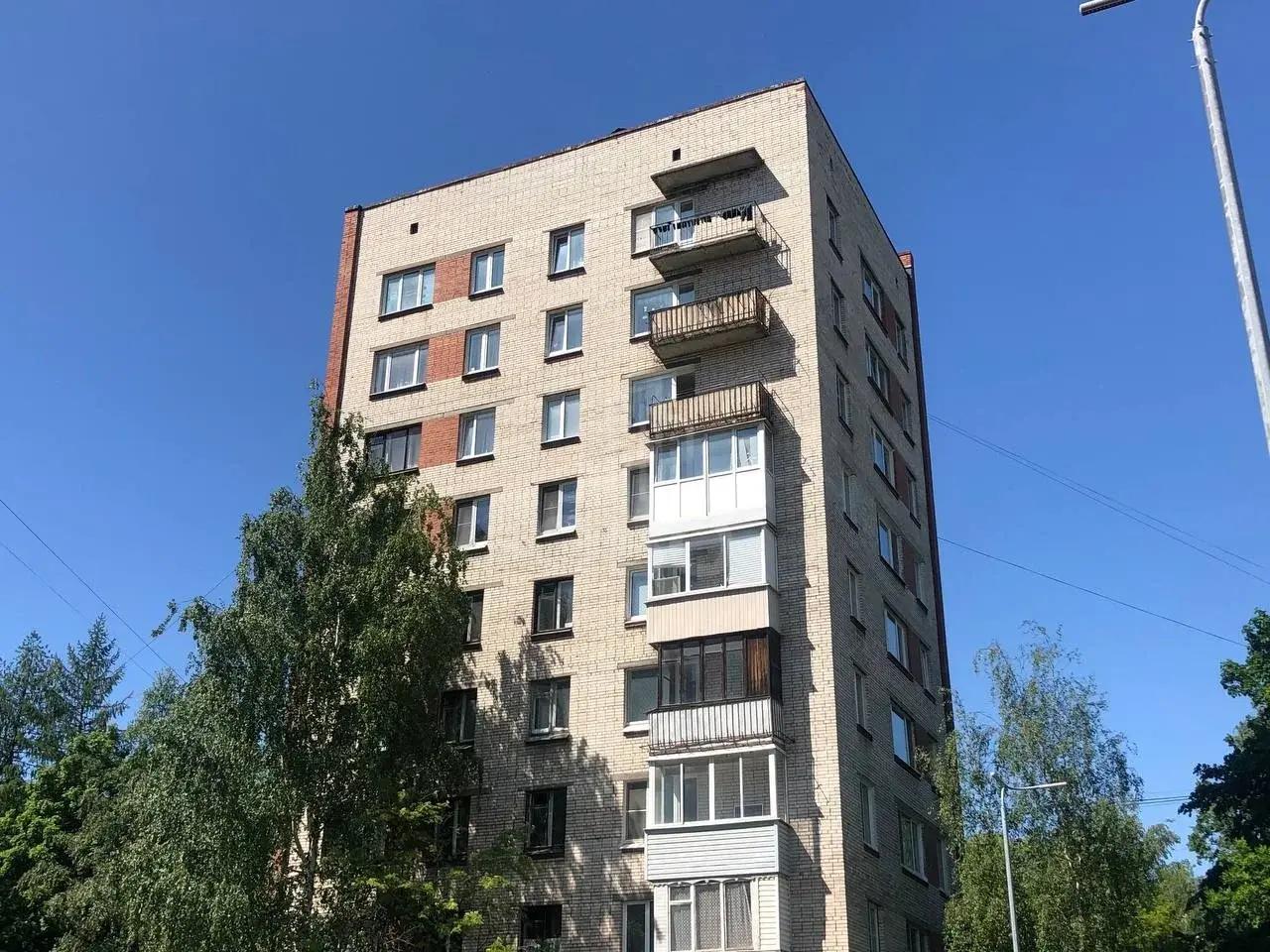 трехкомнатная квартира в Санкт-Петербурге по адресу: Крыленко ул., 15, к 2