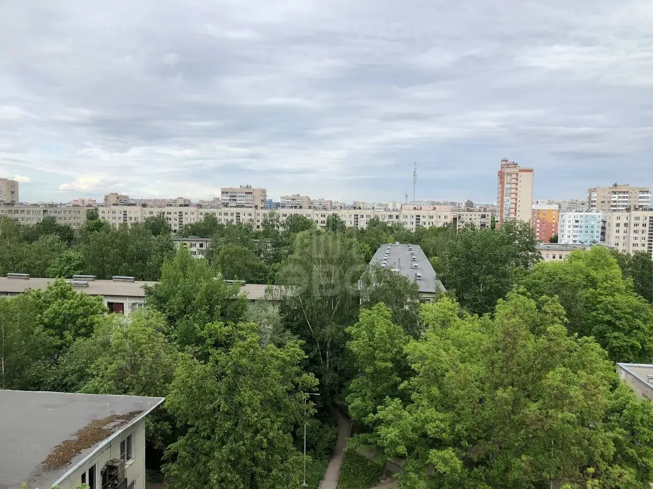 трехкомнатная квартира в Санкт-Петербурге по адресу: Крыленко ул., 15, к 2