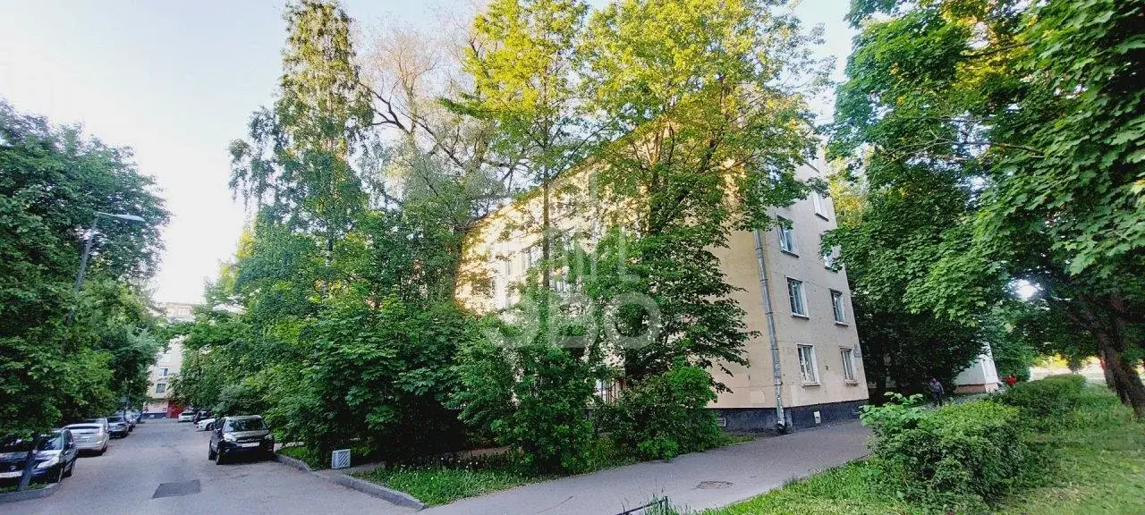 трехкомнатная квартира в Санкт-Петербурге по адресу: Червонного Казачества ул., 26