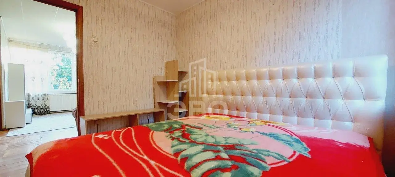 трехкомнатная квартира в Санкт-Петербурге по адресу: Червонного Казачества ул., 26