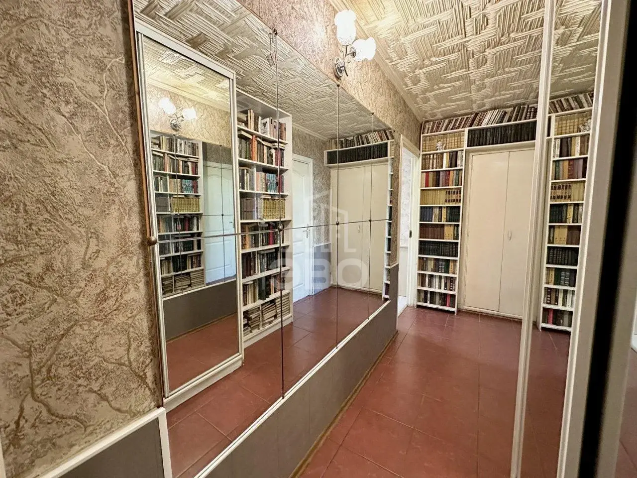 трехкомнатная квартира в Санкт-Петербурге по адресу: Кржижановского ул., 5, к 4