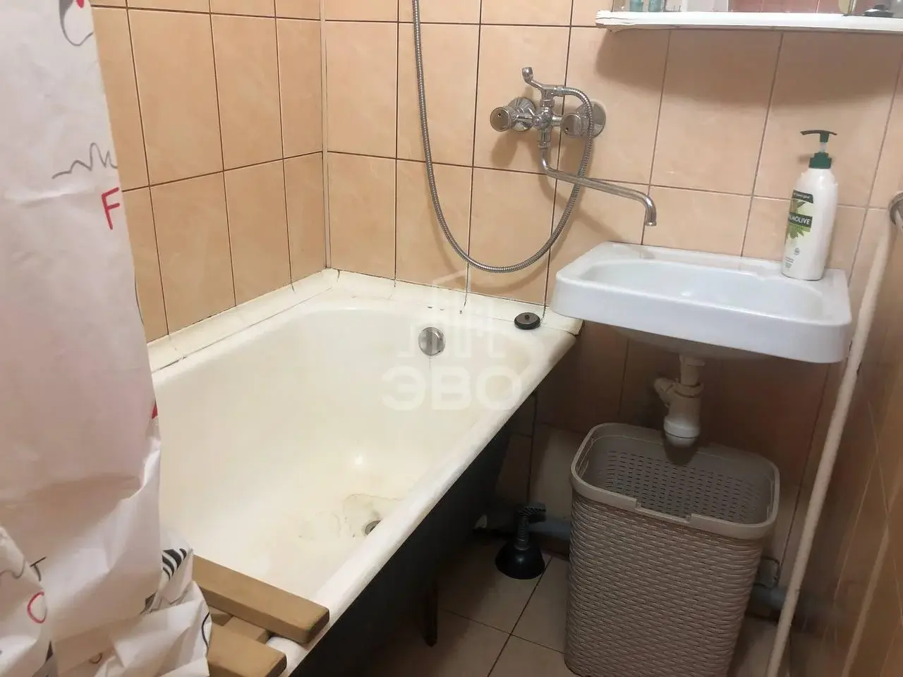 трехкомнатная квартира в Санкт-Петербурге по адресу: Бурцева ул., 19