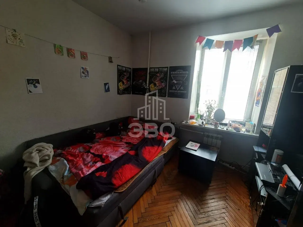 многокомнатная квартира в Санкт-Петербурге по адресу: Джамбула пер., 17