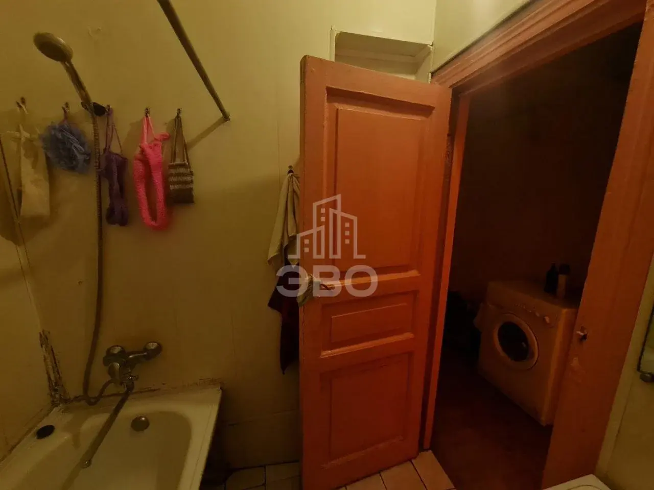многокомнатная квартира в Санкт-Петербурге по адресу: Джамбула пер., 17